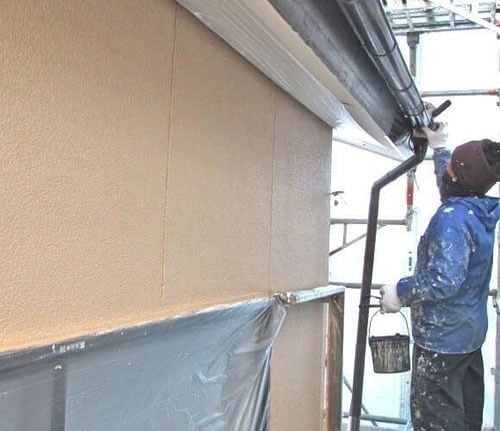 外壁塗装と同時に雨樋などの塗装も施工