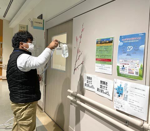 北杜市のA病院様の抗ウイルス・抗菌無光触媒コーティング（診察室前壁）